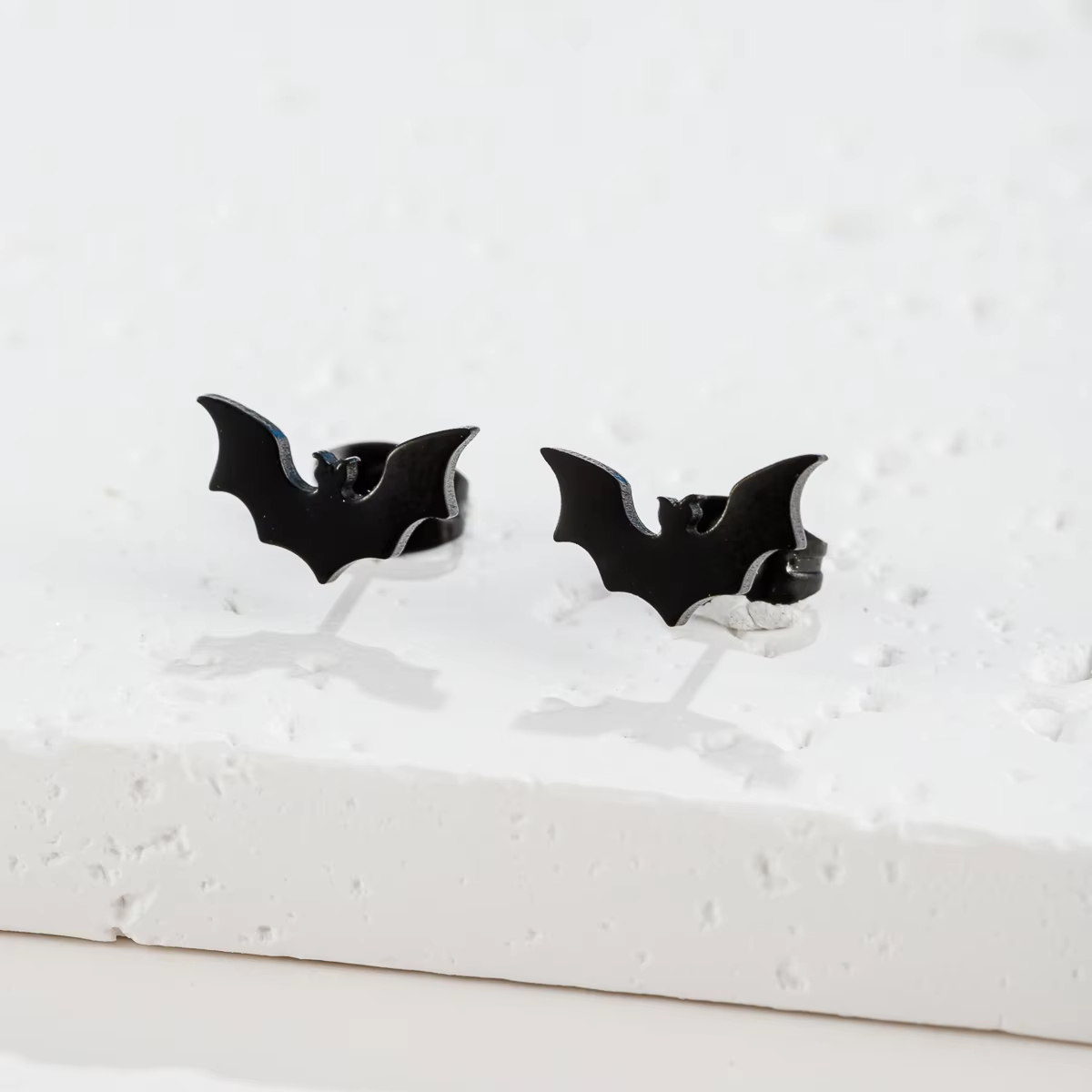 Women'S Vampire Accessories - Pendiente minimalista de murciélago gótico para