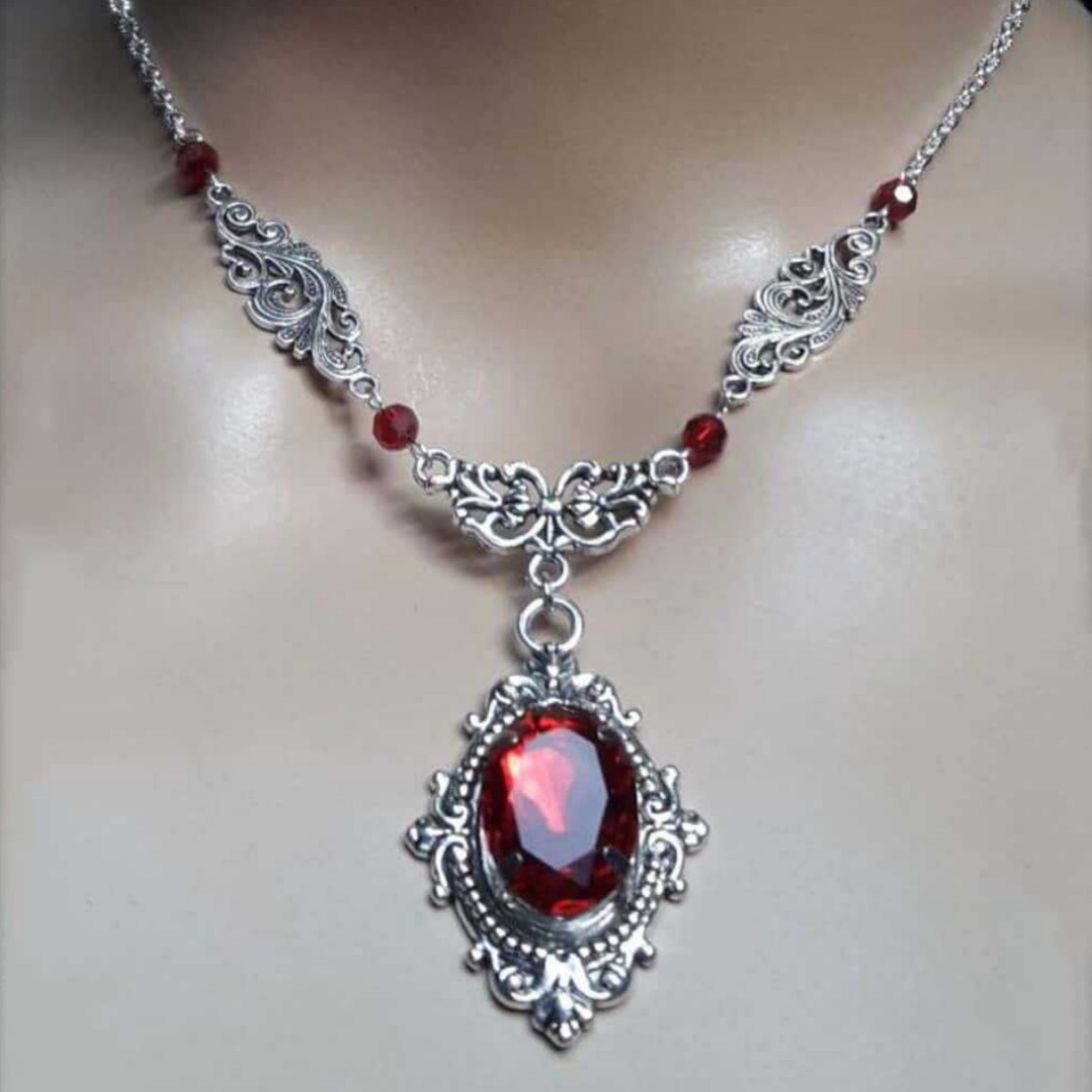 Collar de gota de agua mágica  - Women'S Vampire Accessories reseña y precio